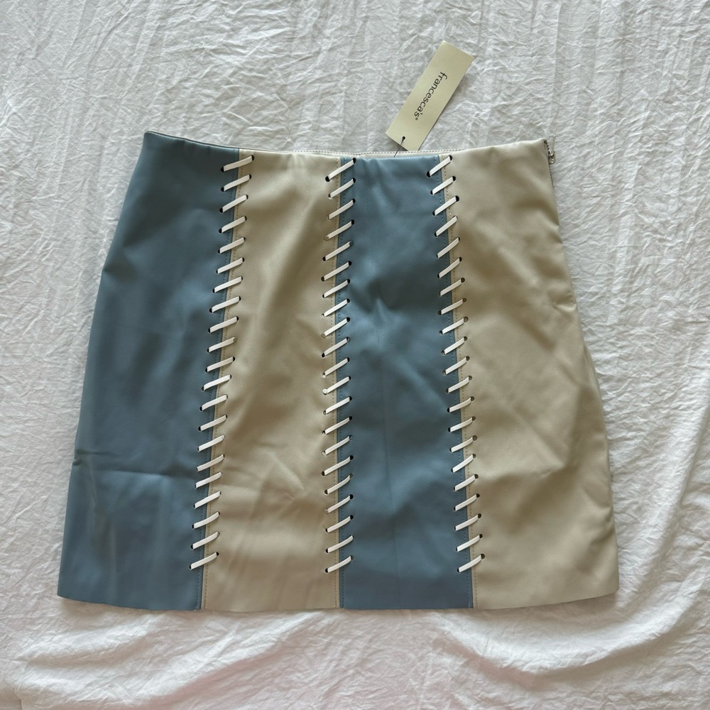 Women’s faux leather mini skirt